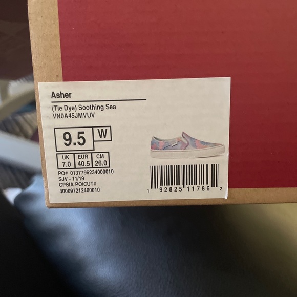 Vans - Picture 3 of 3